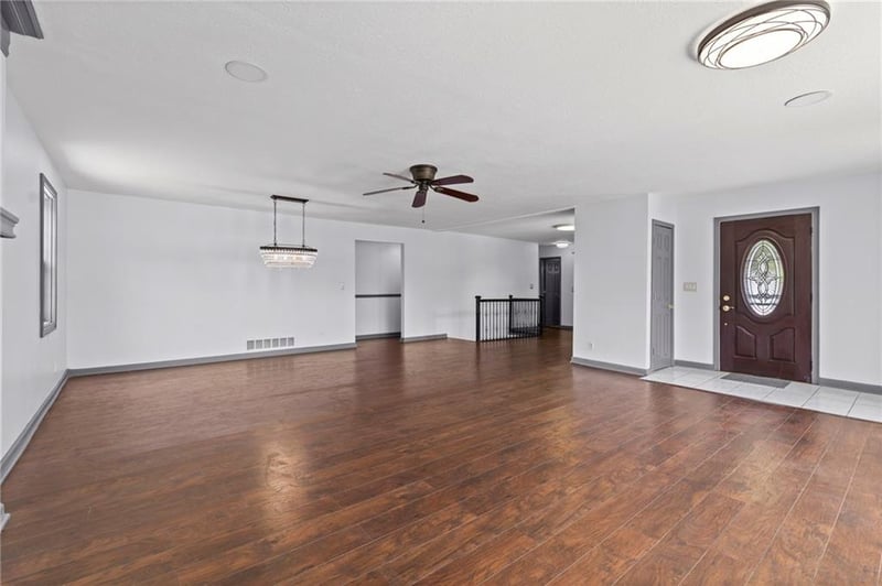 12720 55th Ter, Shawnee, KS 66216