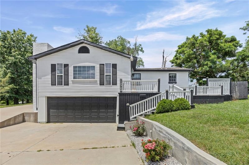 12720 55th Ter, Shawnee, KS 66216