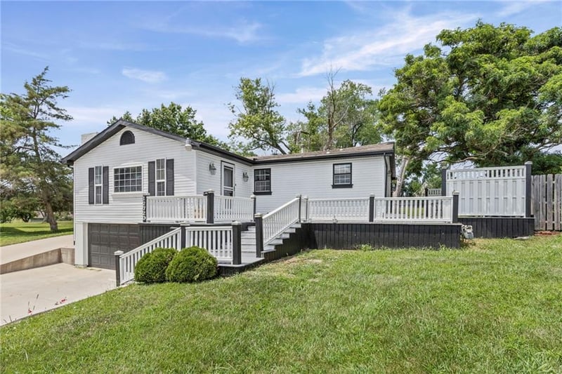 12720 55th Ter, Shawnee, KS 66216