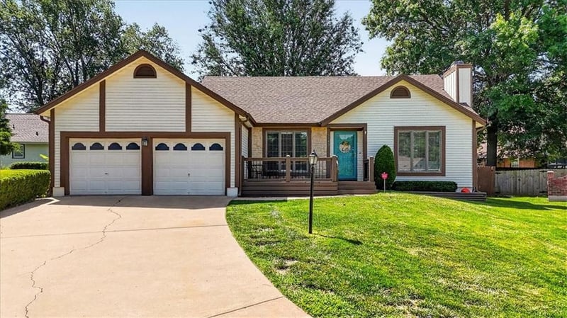 5743 Willow Ave, Raytown, MO 64133