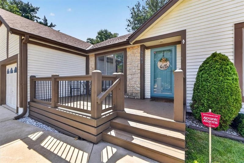 5743 Willow Ave, Raytown, MO 64133