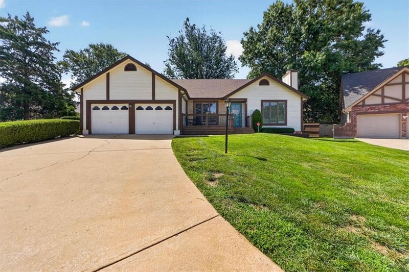 5743 Willow Ave, Raytown, MO 64133