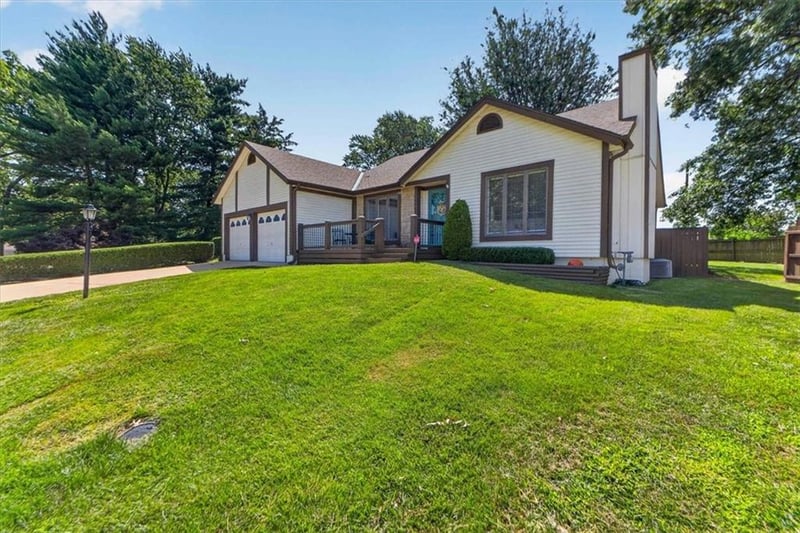 5743 Willow Ave, Raytown, MO 64133