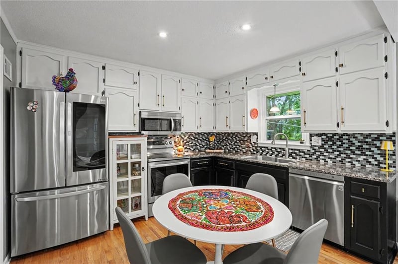 2407 88th St, Kansas City, MO 64154