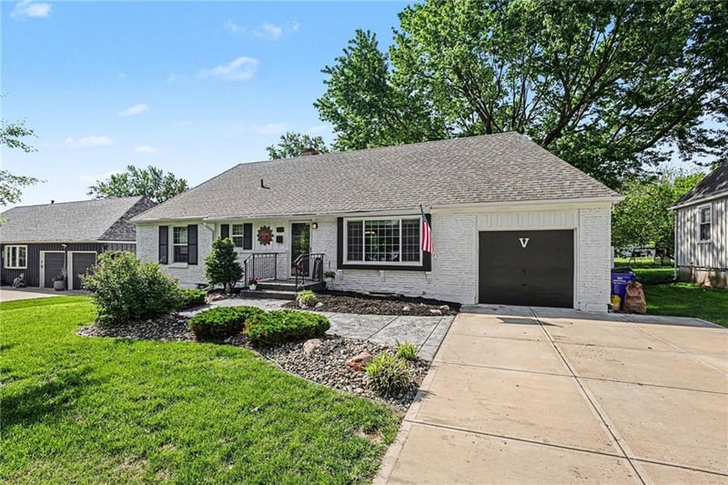 7207 71st Ter, Overland Park, KS 66204