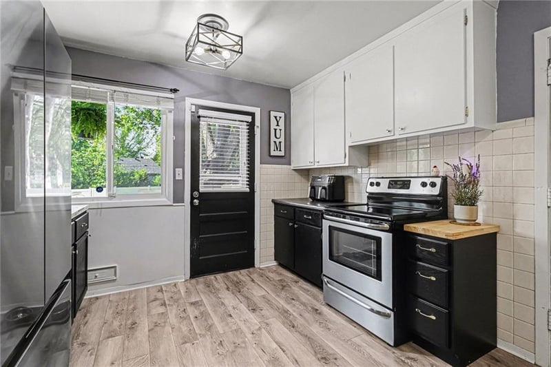 7207 71st Ter, Overland Park, KS 66204