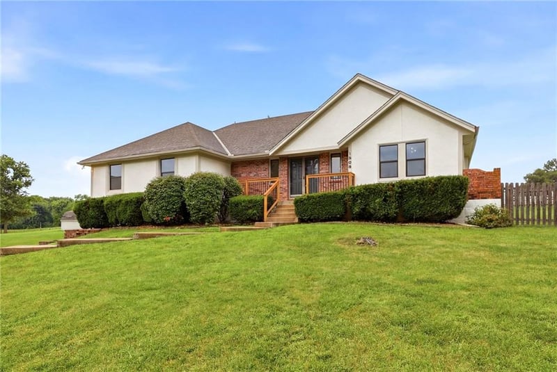 1008 Ne Remington Ct, Lee's Summit, MO 64086