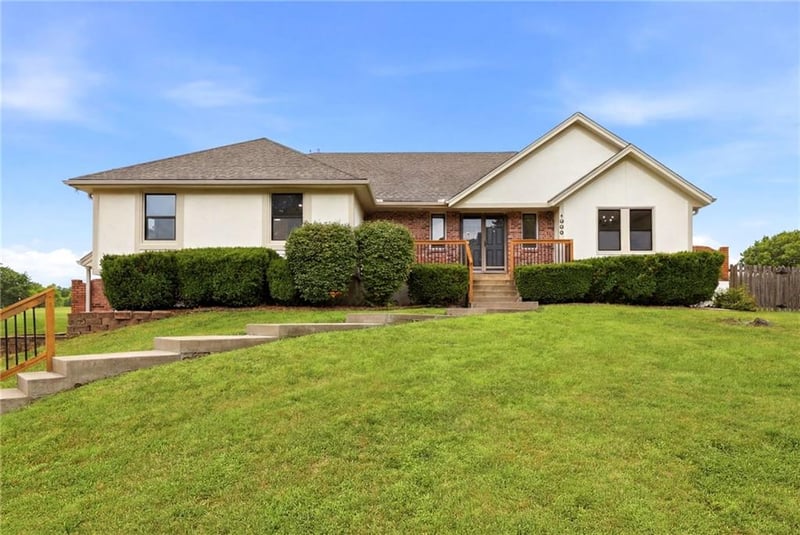 1008 Ne Remington Ct, Lee's Summit, MO 64086