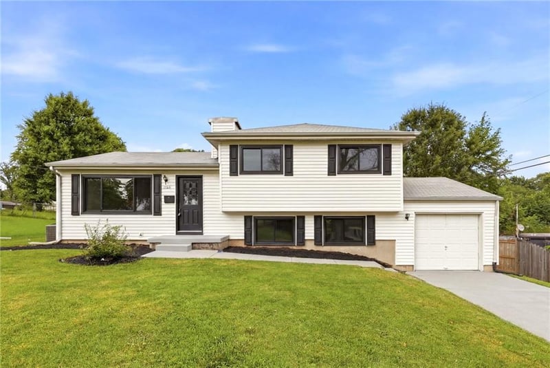 1702 Shady Lane Dr, Gladstone, MO 64118