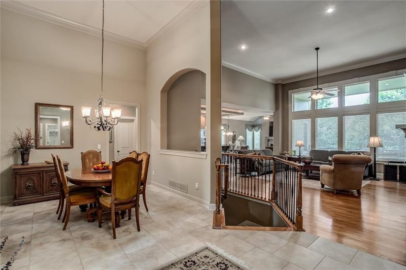 9111 W 157th Ter, Overland Park, KS 66221