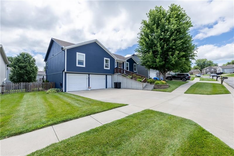 2203 Bateley St, St Joseph, MO 64503