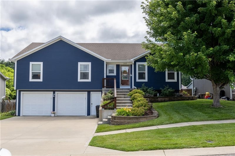 2203 Bateley St, St Joseph, MO 64503