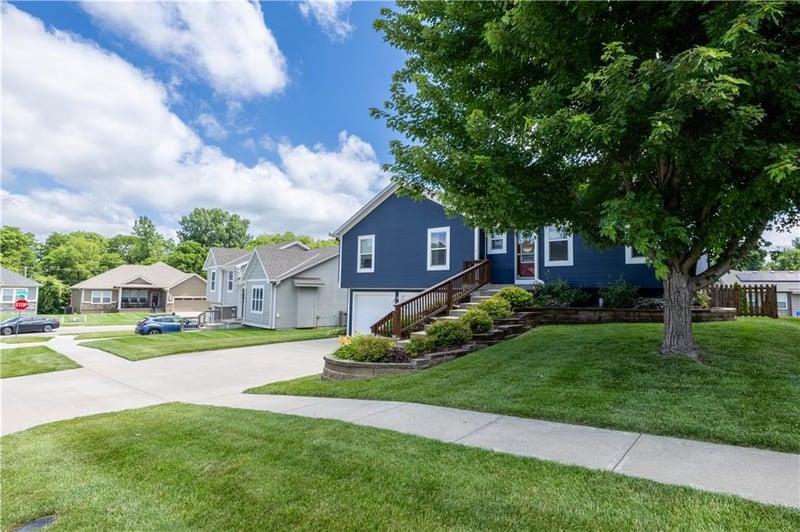 2203 Bateley St, St Joseph, MO 64503