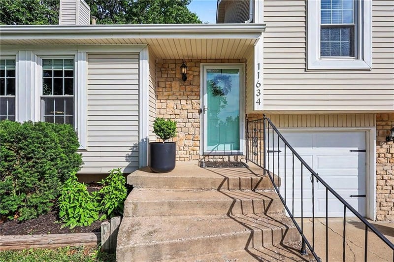 11634 Earnshaw St, Overland Park, KS 66210