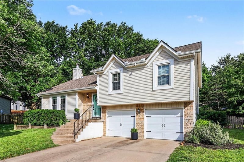 11634 Earnshaw St, Overland Park, KS 66210