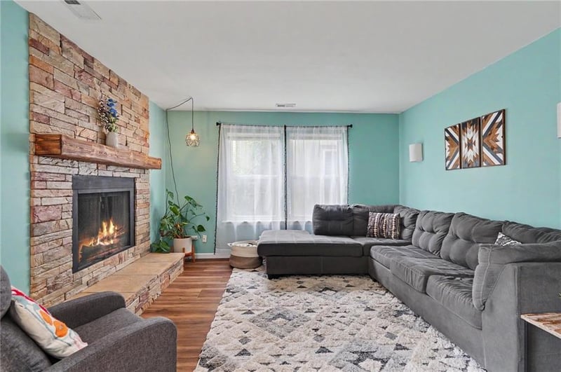 118 Glenview Dr, Lawrence, KS 66049