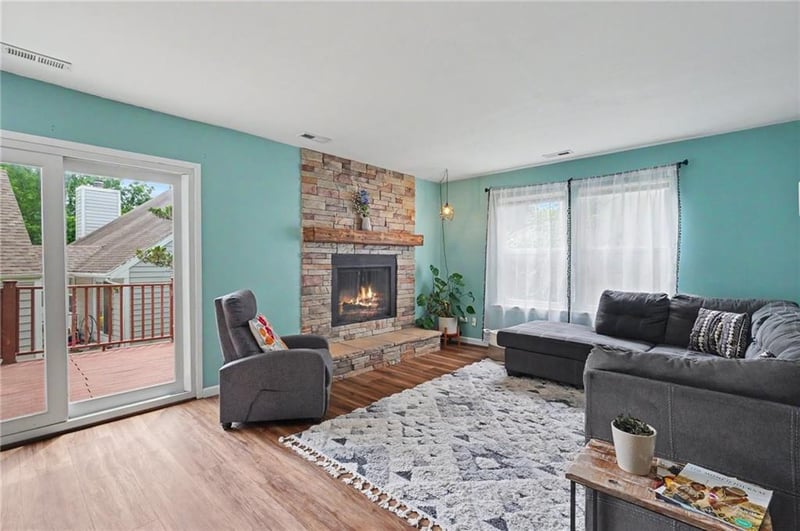118 Glenview Dr, Lawrence, KS 66049