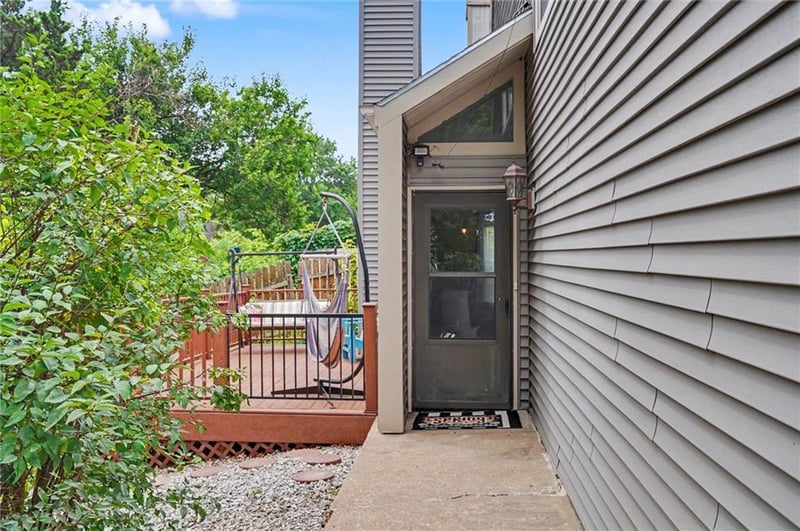 118 Glenview Dr, Lawrence, KS 66049