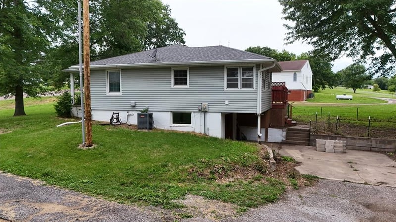 10425 State Rt Ff Hw, Agency, MO 64401