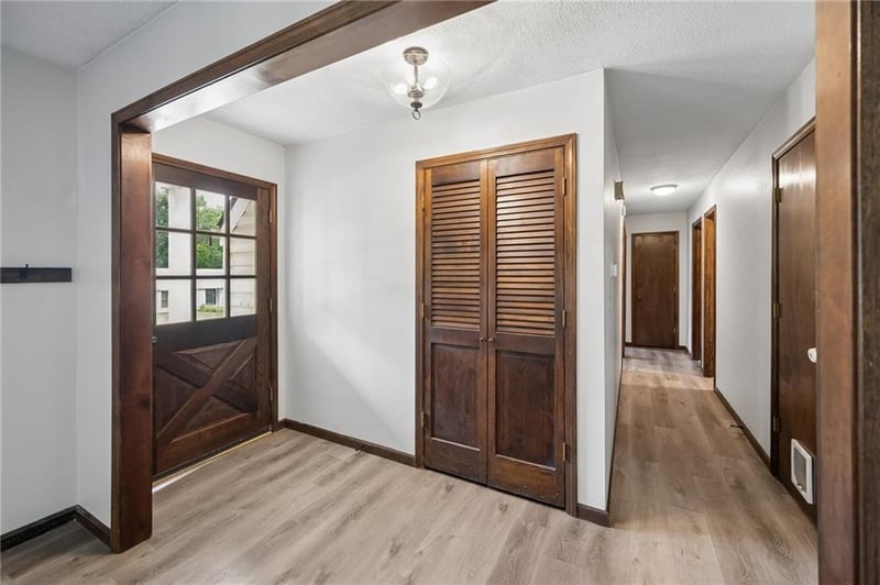 6804 Agnes Ave, Gladstone, MO 64119