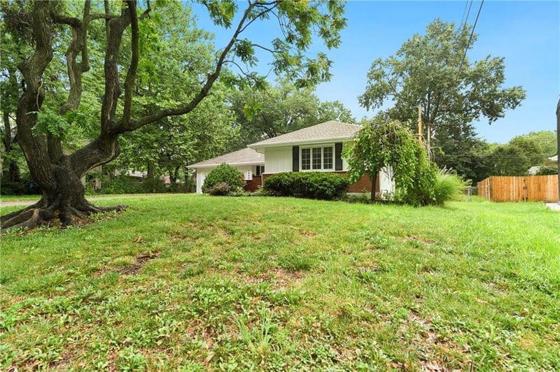 10404 81st Ter, Raytown, MO 64138