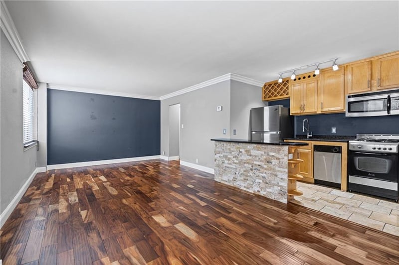 700 8th St #4E, Kansas City, MO 64106