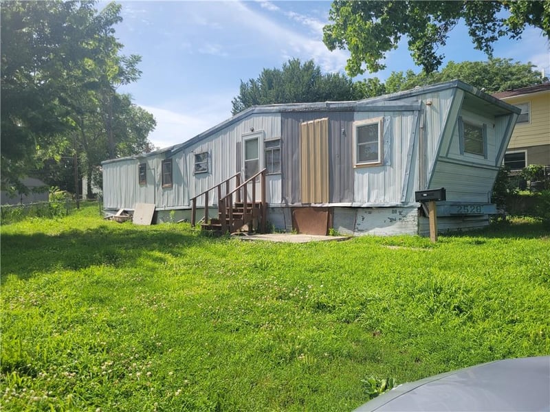 2528 3rd St, St Joseph, MO 64505