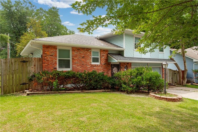3603 Woodbury St, Independence, MO 64055