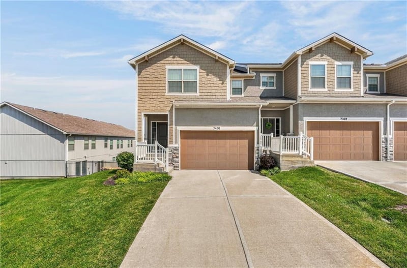 7401 Aaron St, Parkville, MO 64152