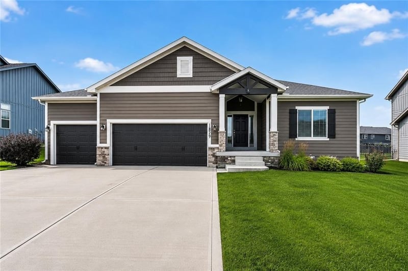 1829 NE Riley Dr, Lee's Summit, MO 64086