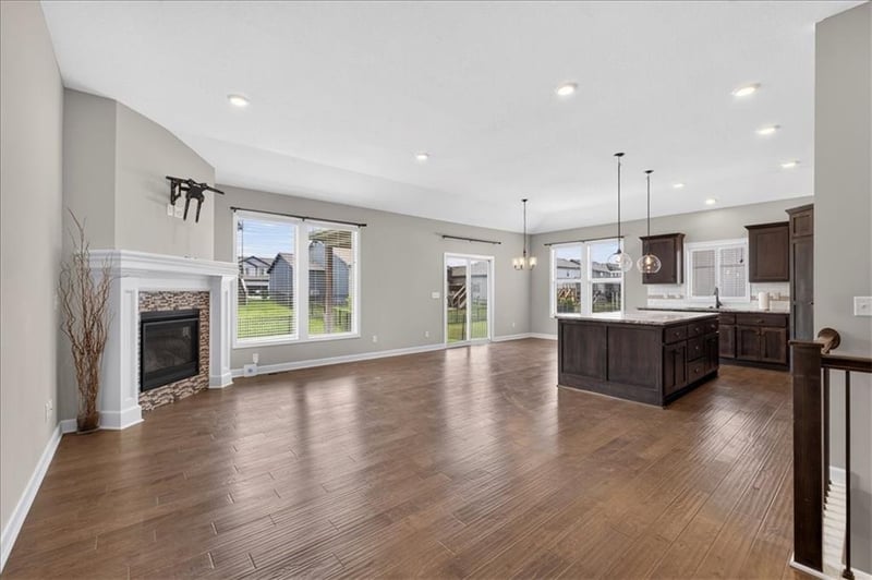 1829 Riley Dr, Lee's Summit, MO 64086