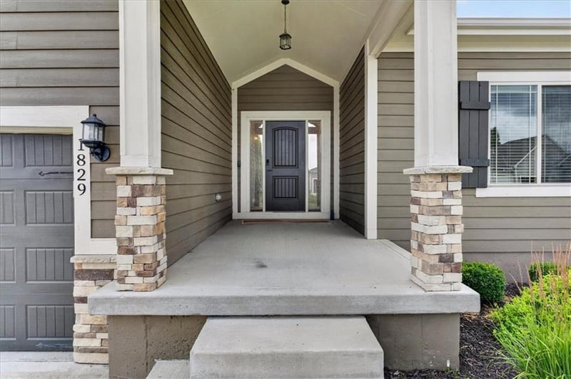 1829 Riley Dr, Lee's Summit, MO 64086