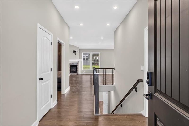 1829 Riley Dr, Lee's Summit, MO 64086
