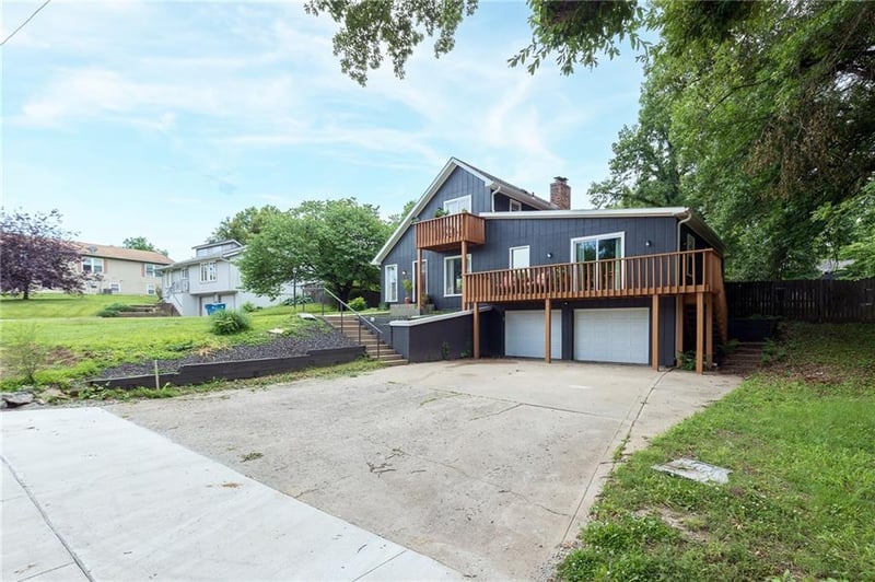 124 Johnson Rd, Liberty, MO 64068