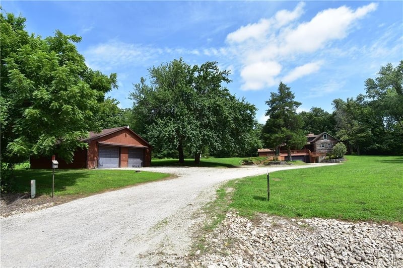 33380 399 St, Osawatomie, KS 66064