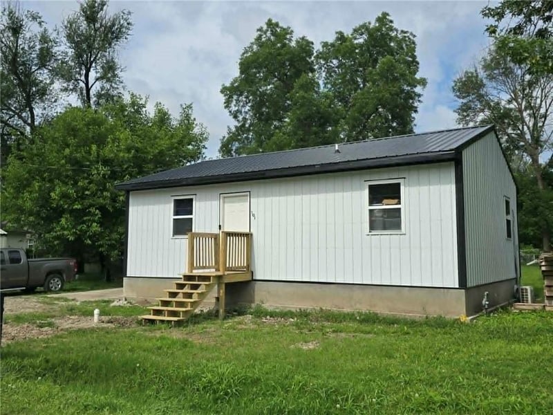 101 8th St, Clinton, MO 64735