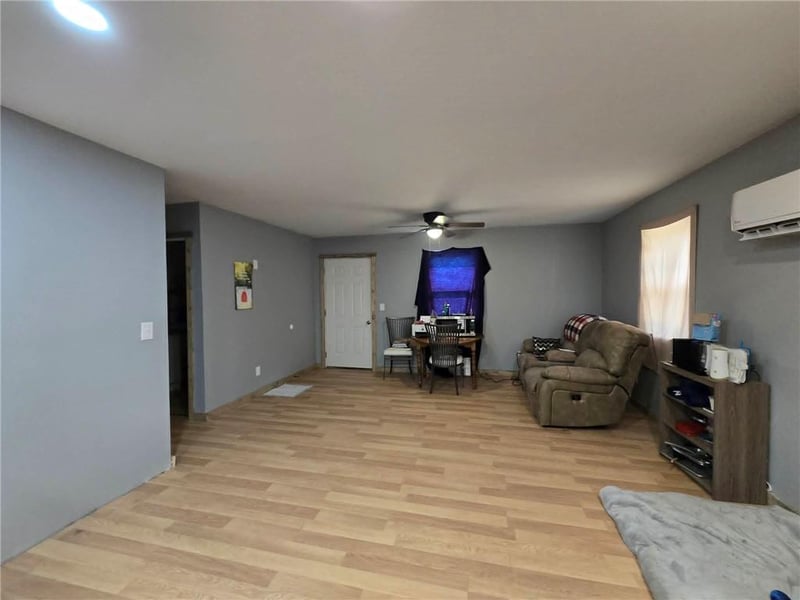101 8th St, Clinton, MO 64735