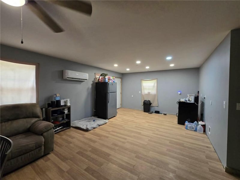 101 8th St, Clinton, MO 64735