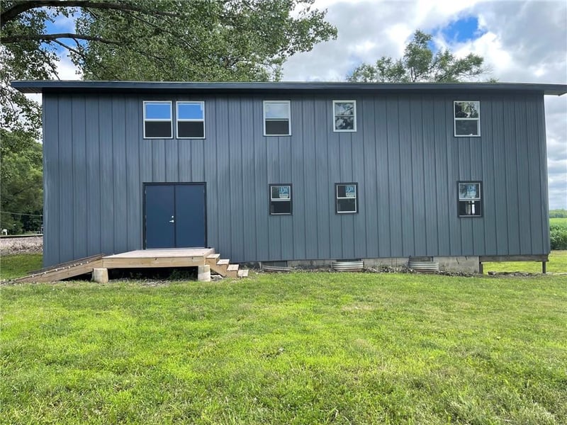 7050 Railroad Ave, Waldron, MO 64092