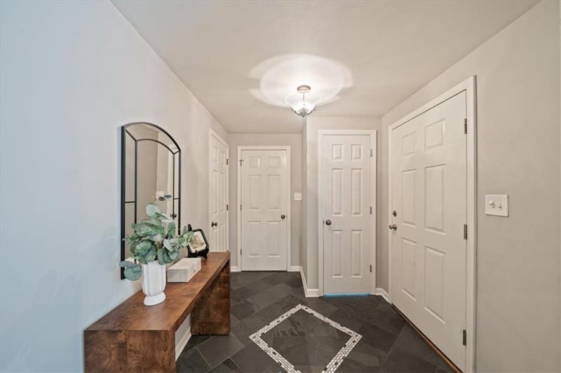 2609 50th Ter, Westwood, KS 66205