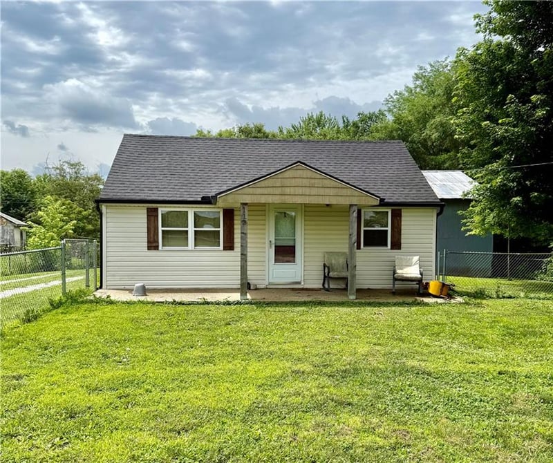 112 Hunter Rd, Sibley, MO 64088