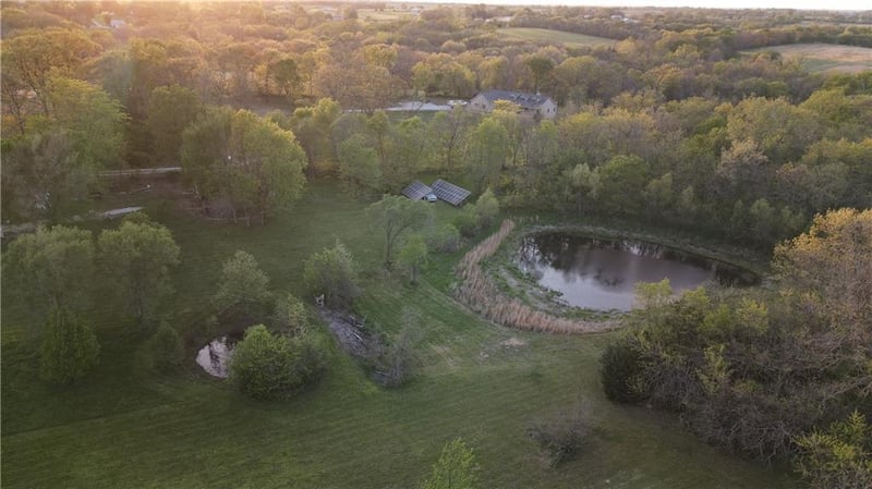 14298 Leavenworth Rd, Basehor, KS 66007