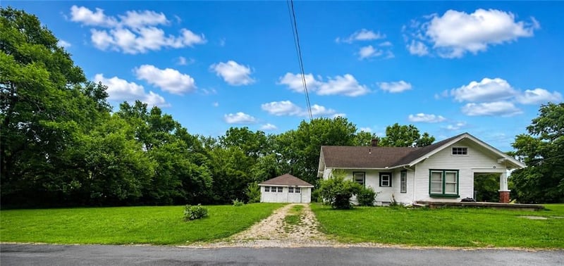 606 4th St, Holden, MO 64040