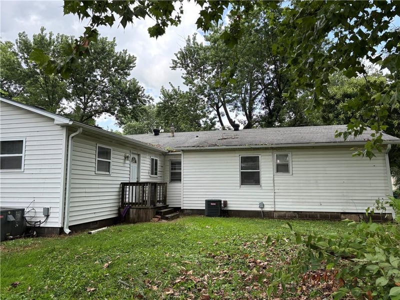 2012 Locust St, Pittsburg, KS 66762