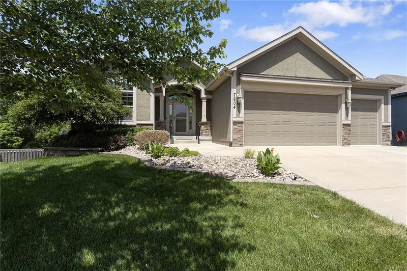 7804 N Walrond Ave, Kansas City, MO 64119