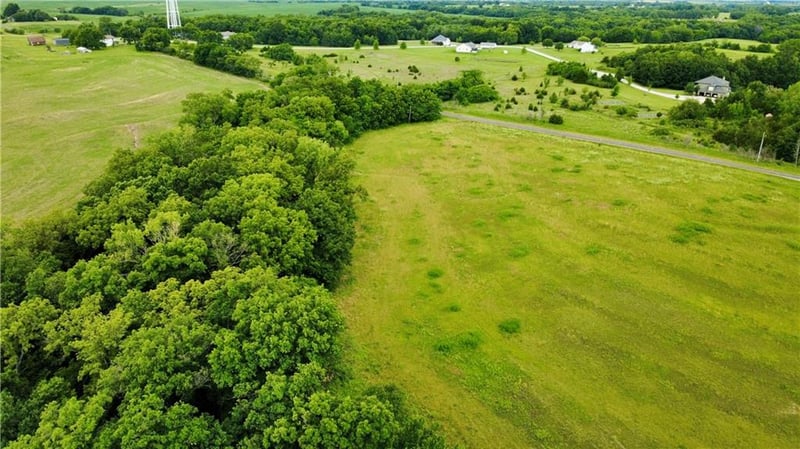 8787 V Hw, Lathrop, MO 64465