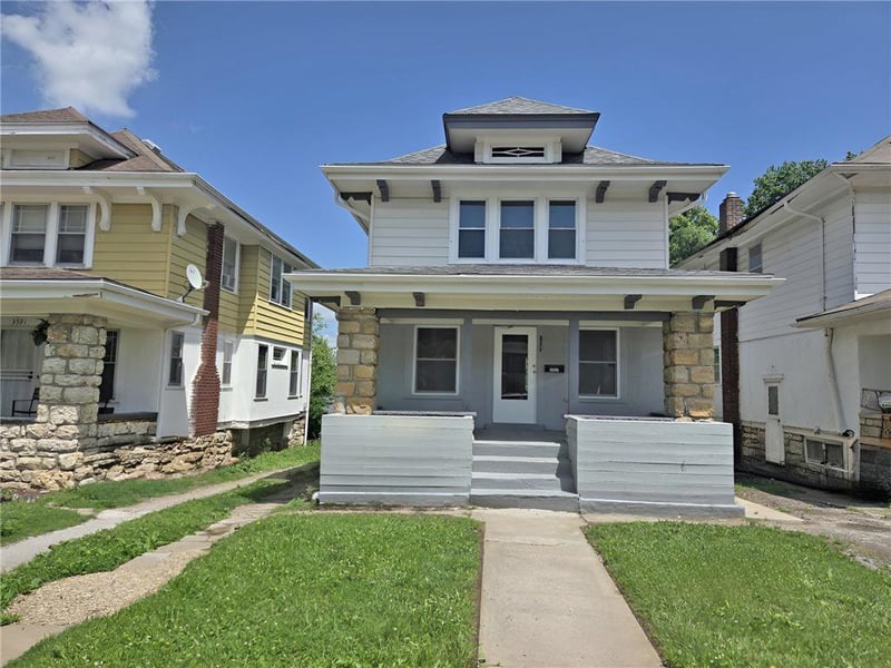 3923 College Ave, Kansas City, MO 64130