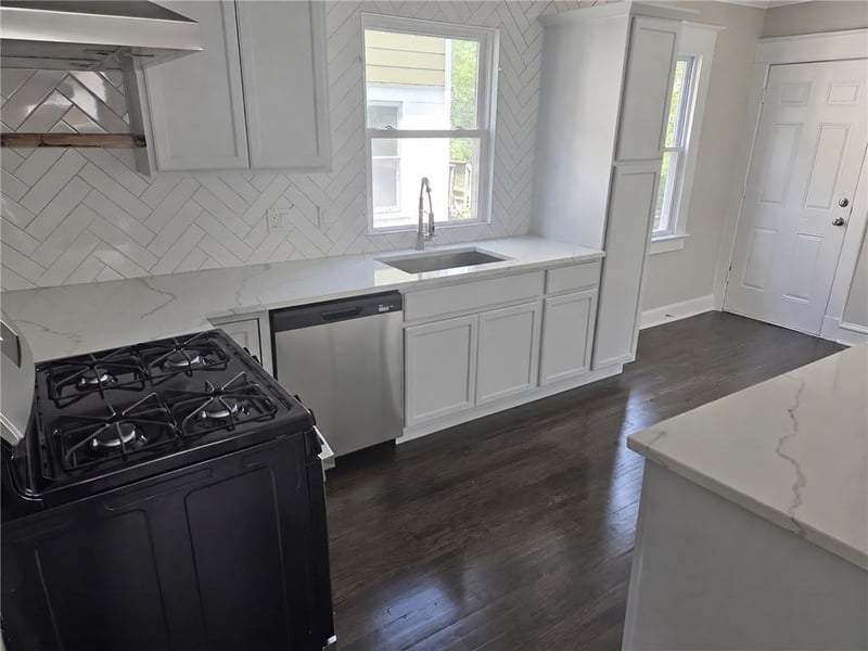 3923 College Ave, Kansas City, MO 64130