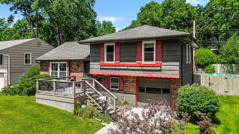 8320 E 133rd St, Grandview, MO 64030