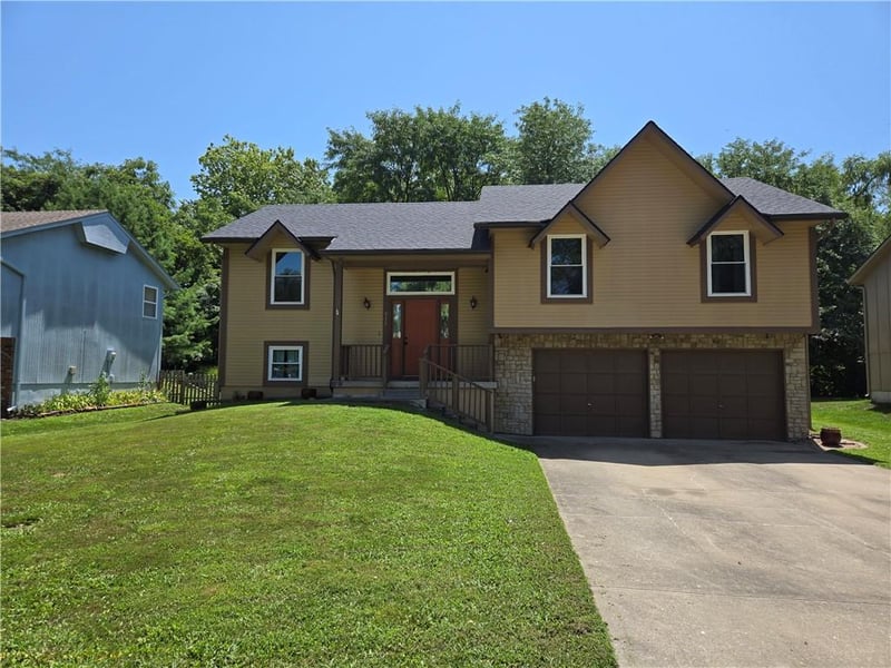 517 Buena Vista Dr, Belton, MO 64012